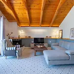 Renovated Liana's Lejlighed *