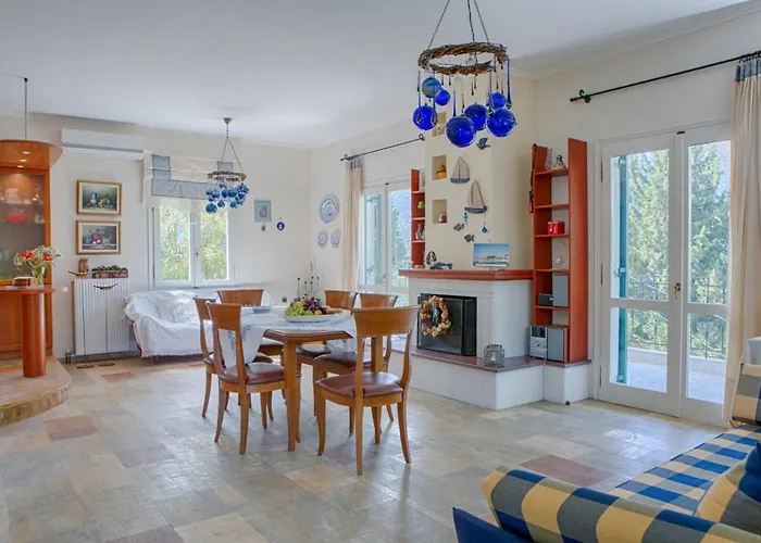 公寓 Renovated Liana's Yénion